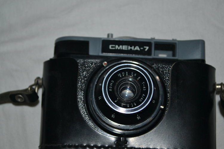 Фотоаппарат "Смена-7". В рабочем состоянии. Смена-7 — шкальный советский фотоаппарат выпускавшийся объединением ЛОМО с 1961 по 1971 год. Эта модель была выпущена в количестве 1 992 546 штук.