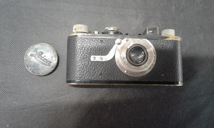 Фотоаппарат Leica серийный номер 18448. 